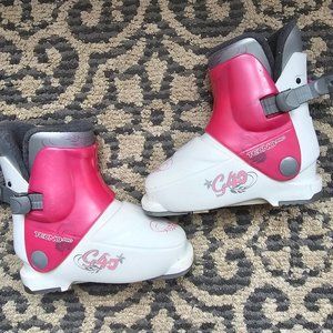 Youth ski boots